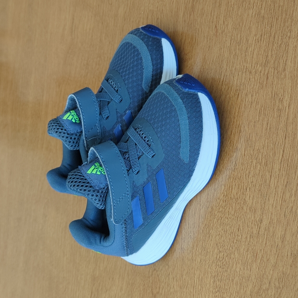 Adidas 7T Tennis Shoes